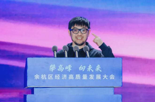 成精”杭州“第七龙”藏不住了开元棋牌app让一副眼镜“(图4) 成精”杭州“第七龙”藏不住了开元棋牌app让一副眼镜“(图4)